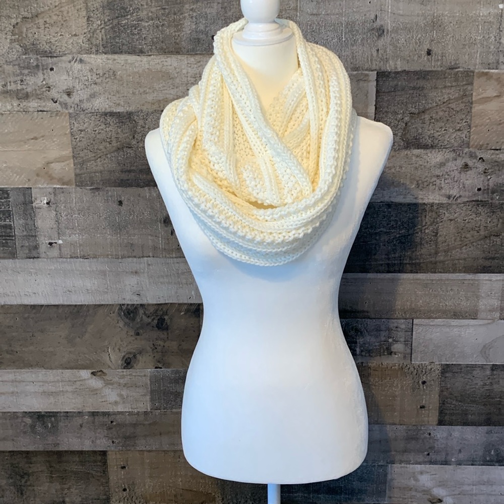C.C Exclusives Chunky Infinity Scarf